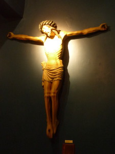 Christ Crucifié, Lumière