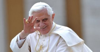 « Benoît XVI, un grand Pape, un humble serviteur » – Homélie de Mgr Gilbert AUBRY, incluant le Testament spirituel de Benoît XVI (5/01/2023)